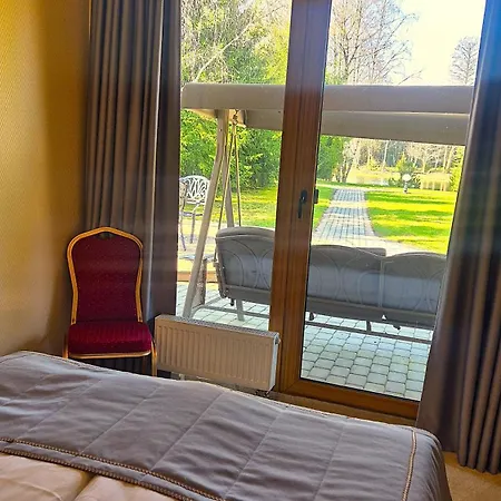 Atostogu Bustas Su Jacuzzi Lägenhet