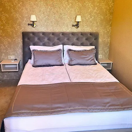 Atostogu Bustas Su Jacuzzi *