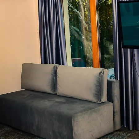 Atostogu Bustas Su Jacuzzi * クライペダ