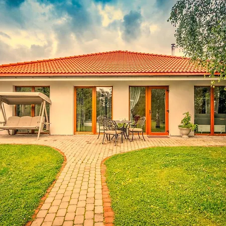 Atostogu Bustas Su Jacuzzi *