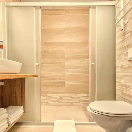 Atostogu Bustas Su Jacuzzi クライペダ