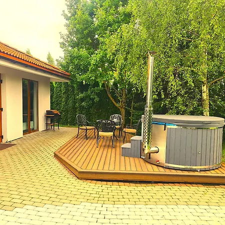 アパート Atostogu Bustas Su Jacuzzi クライペダ