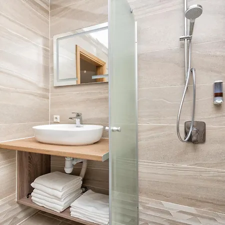 Atostogu Bustas Su Jacuzzi Lägenhet *