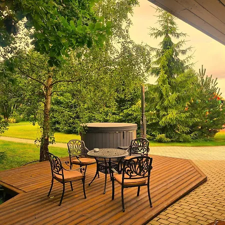 Atostogu Bustas Su Jacuzzi Lägenhet Klaipėda